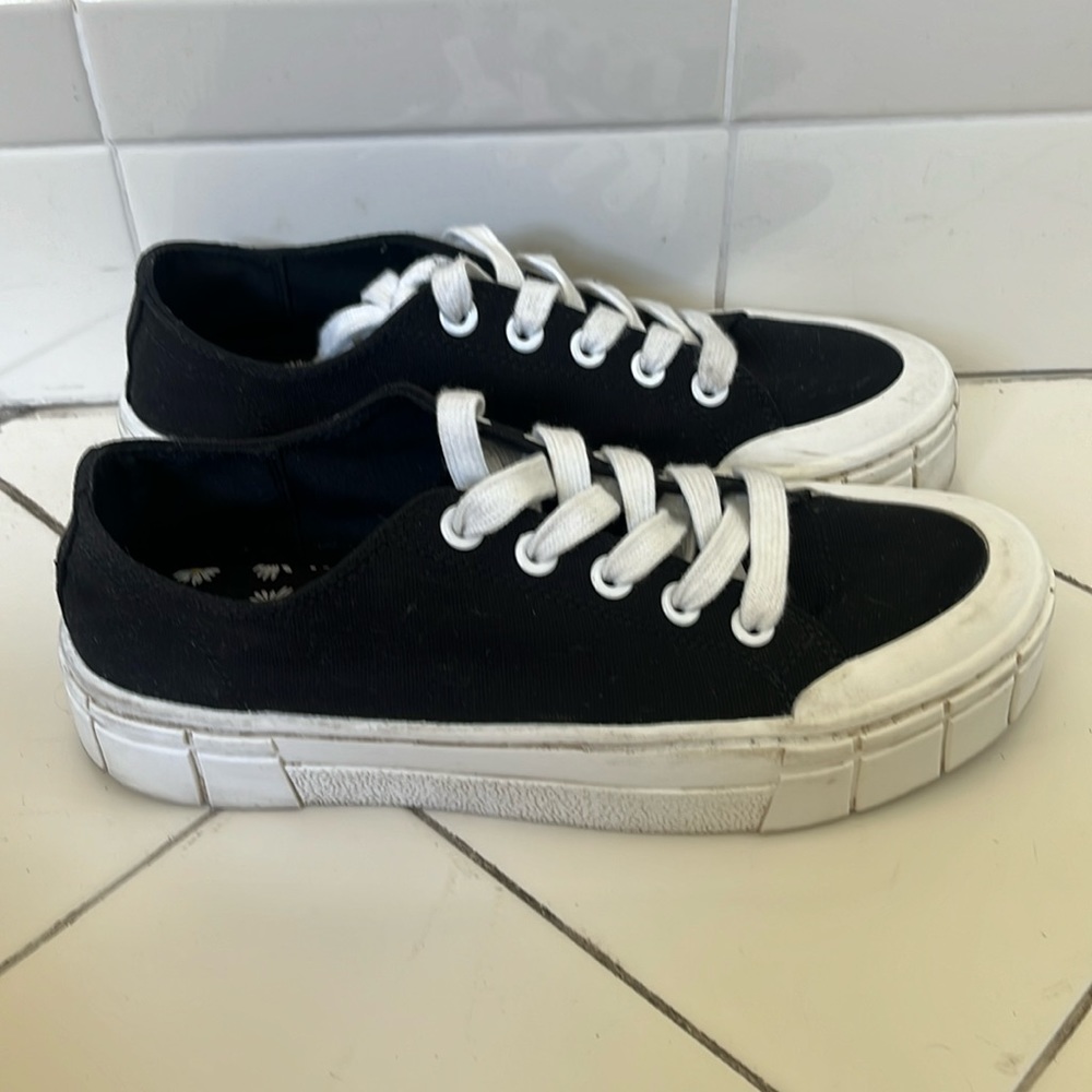 Mad love black/white tennis shoes